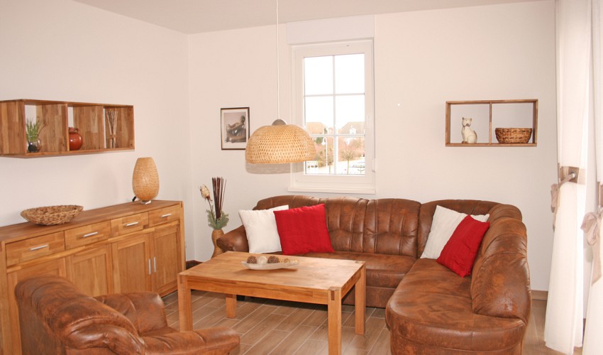 hochwertige Einrichtung mit Ledercouch