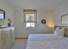 Schlafzimmer mit Doppelbett