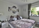 Schlafzimmer mit Doppelbett