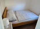 Schlafzimmer mit Doppelbett