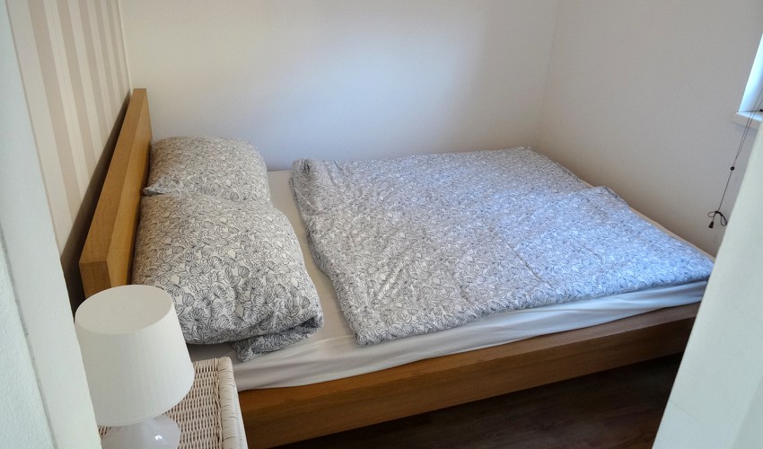 Schlafzimmer mit Doppelbett