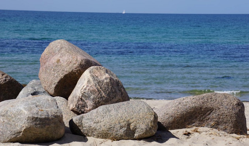 Findlinge - geformt durch Wind, Sand und Meer