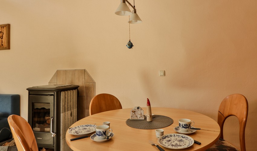 Esstisch am Kaminofen