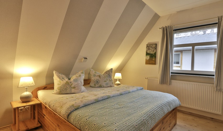 Schlafzimmer 1