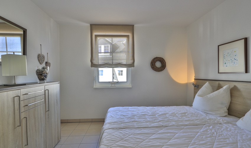 Schlafzimmer mit Doppelbett