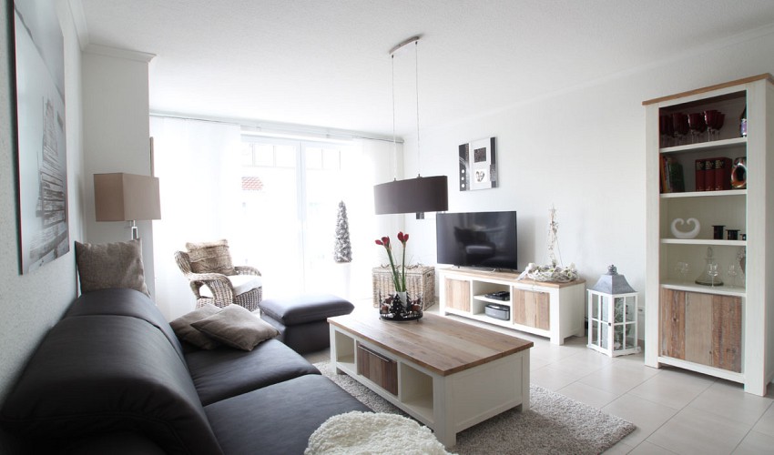 modernes, helles Wohnzimmer