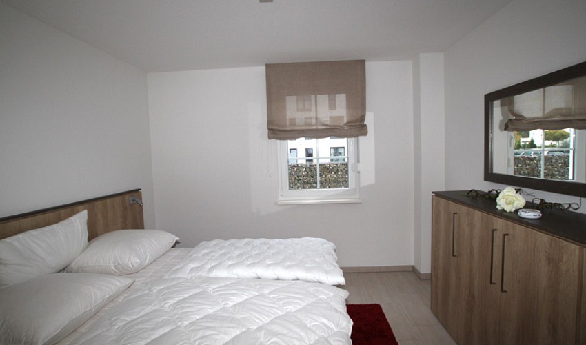 Schlafzimmer mit Doppelbett