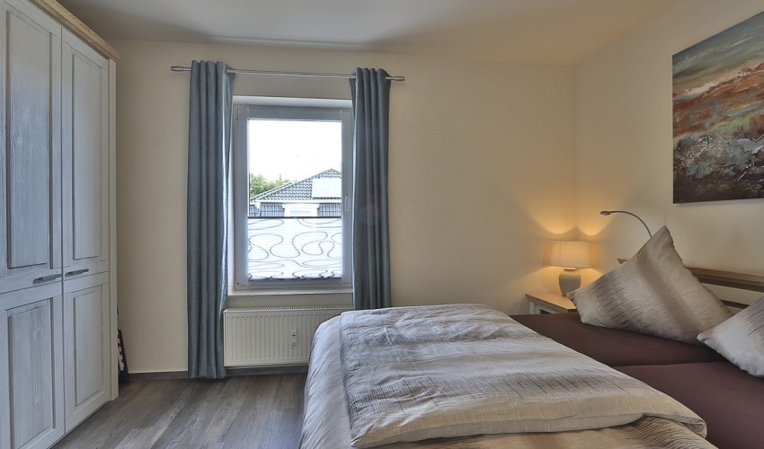 großer Kleiderschrank