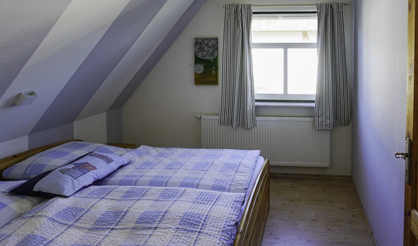 Schlafzimmer 1