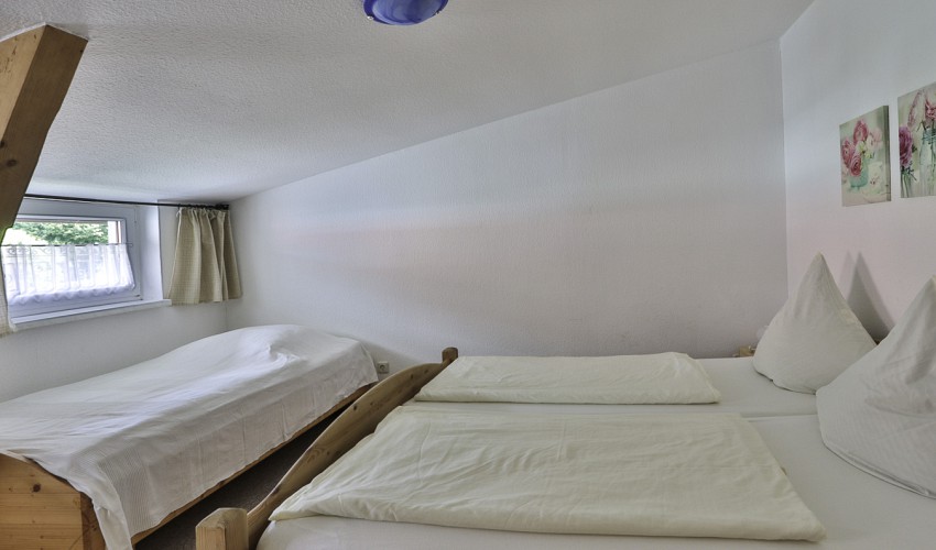Schlafzimmer 2