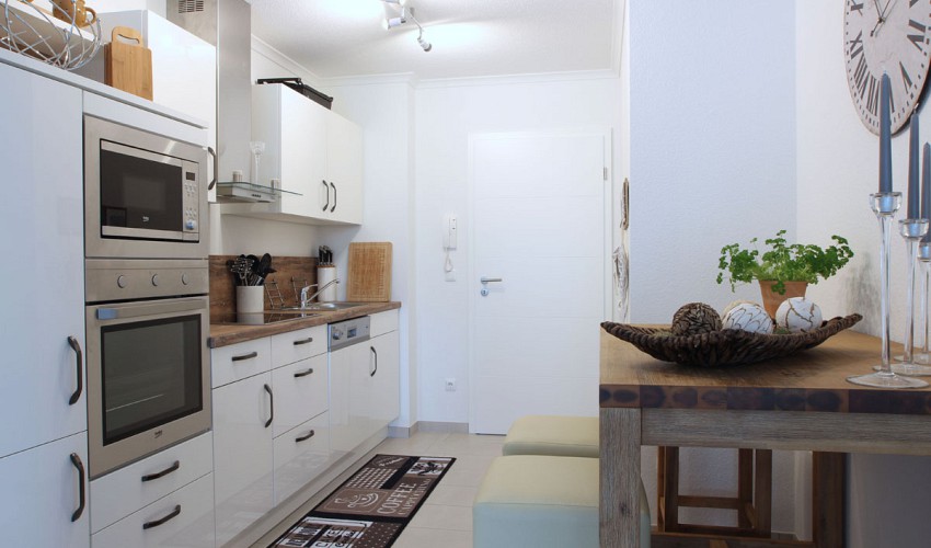 voll ausgestattete Küchenzeile