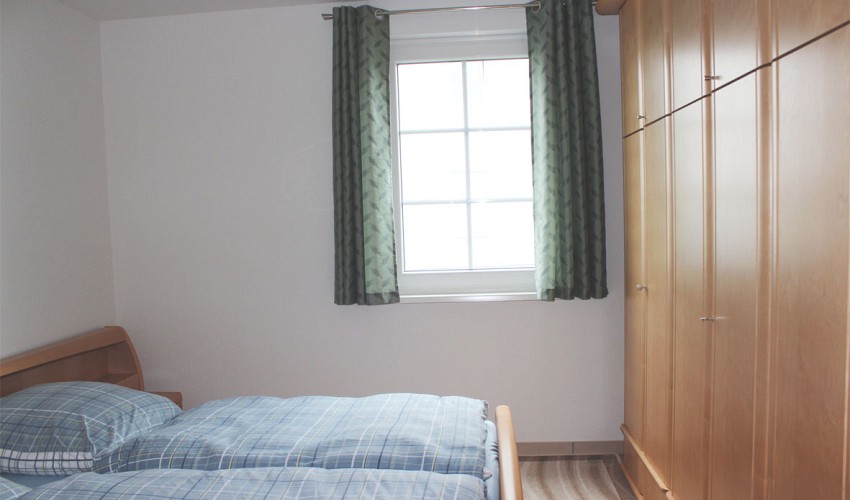 Schlafzimmer mit Doppelbett