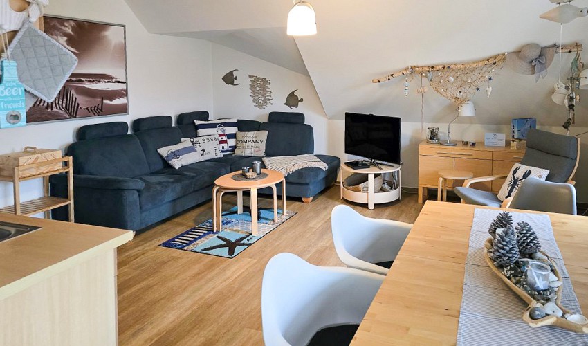 großzügiges Wohnzimmer