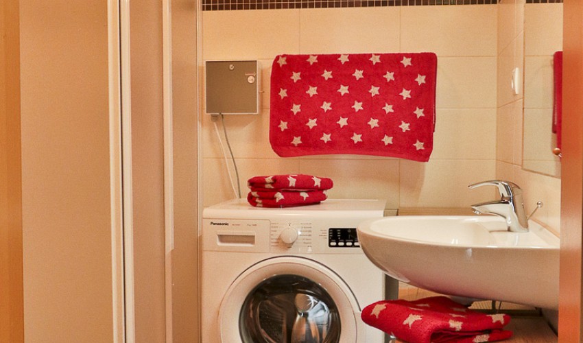 Bad mit Münzwaschmaschine