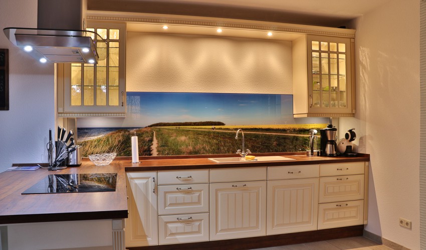 Küchenzeile mit Geschirrspüler