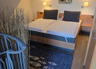 Doppelbett am Treppenaufgang