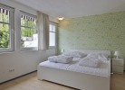 Schlafzimmer mit Doppelbett