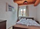 Schlafzimmer mit Doppelbett