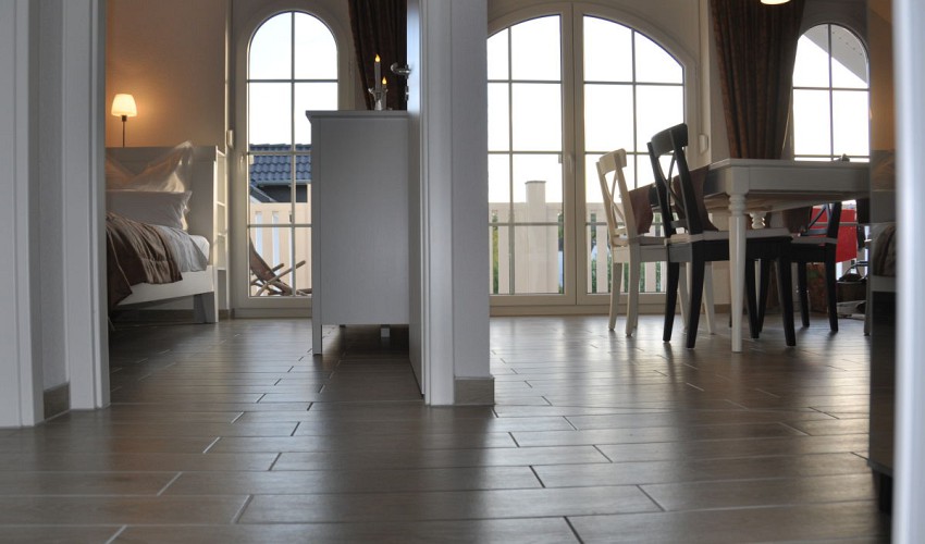 Wohnzimmer und benachbartes Schlafzimmer