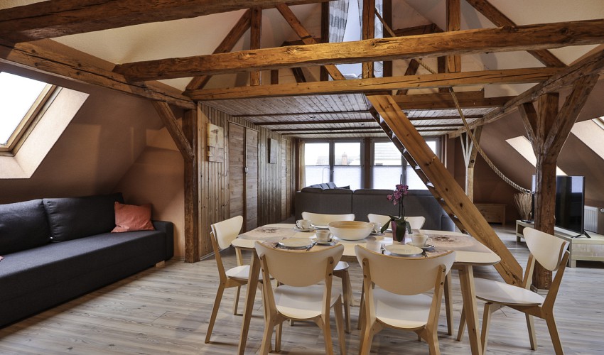 Blick in das geräumige Wohnzimmer