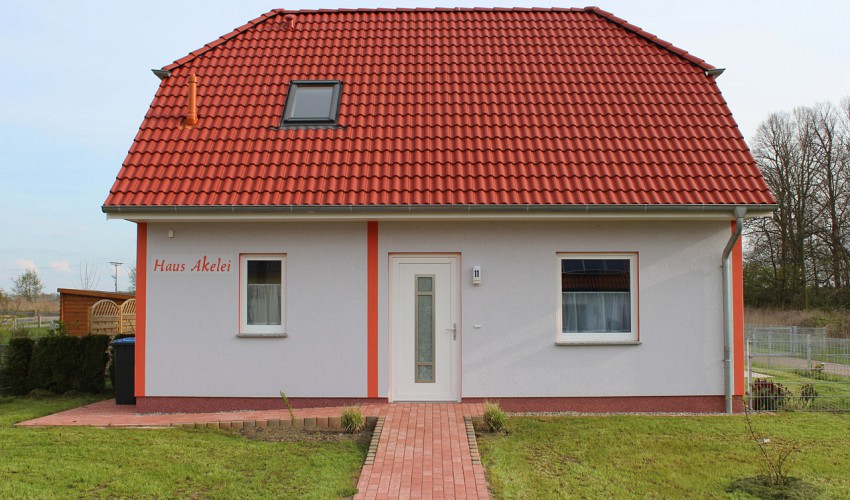 Terrasse und Liegewiese