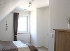 Schlafzimmer mit Doppelbett im OG