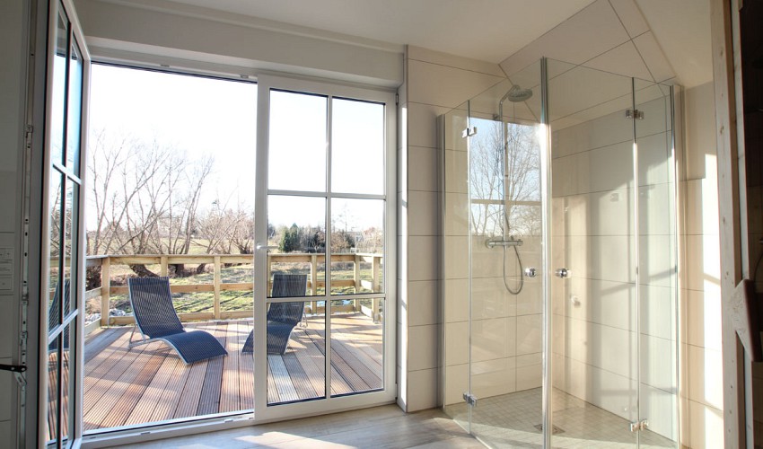 Bad mit Sauna und Dachterrasse im OG